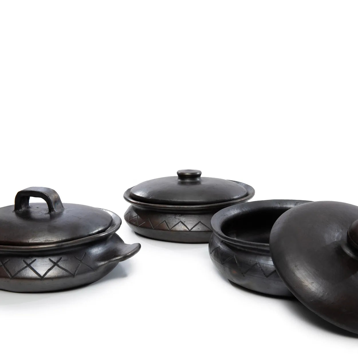 The Burnt Oval Pot with Pattern and Side Handles - Black