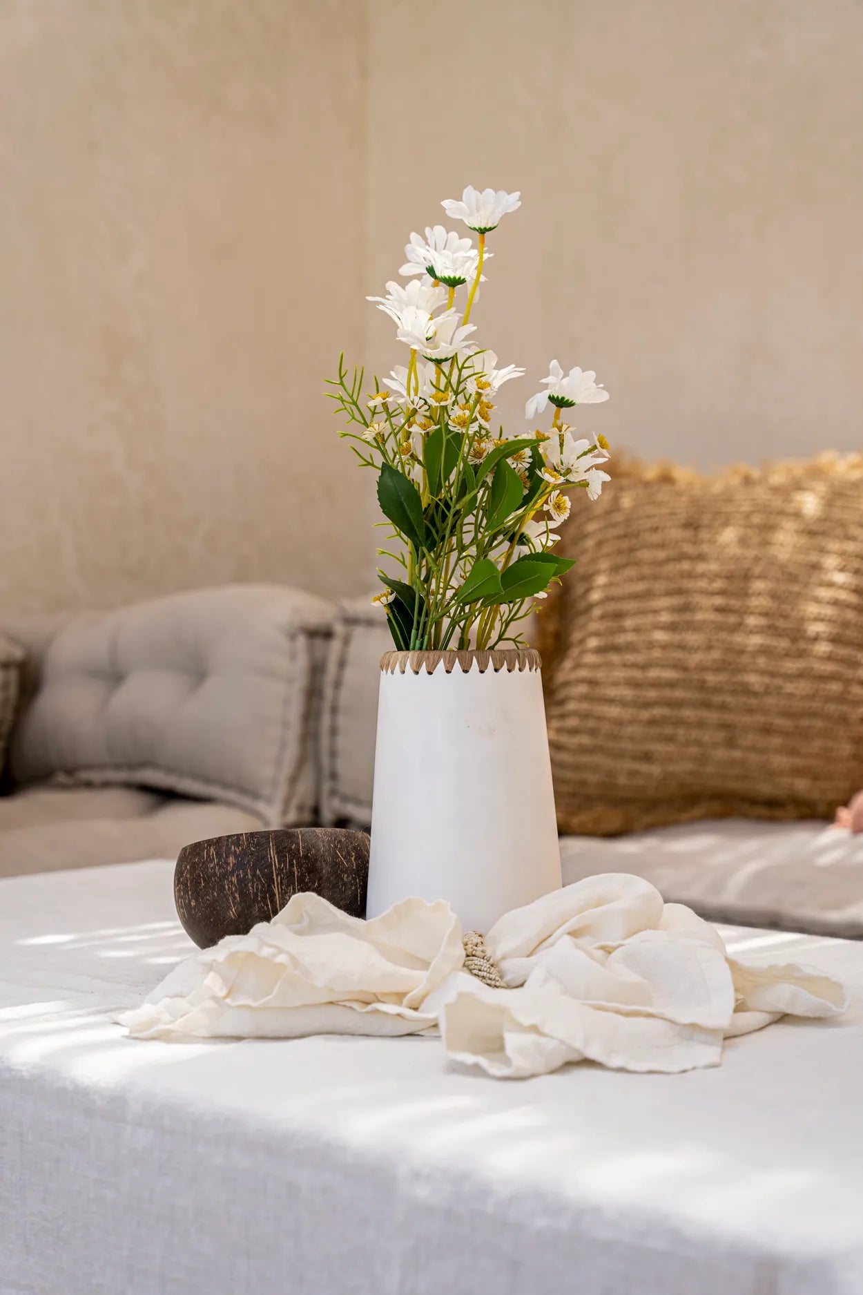 The Cunning Vase - White Natural - M