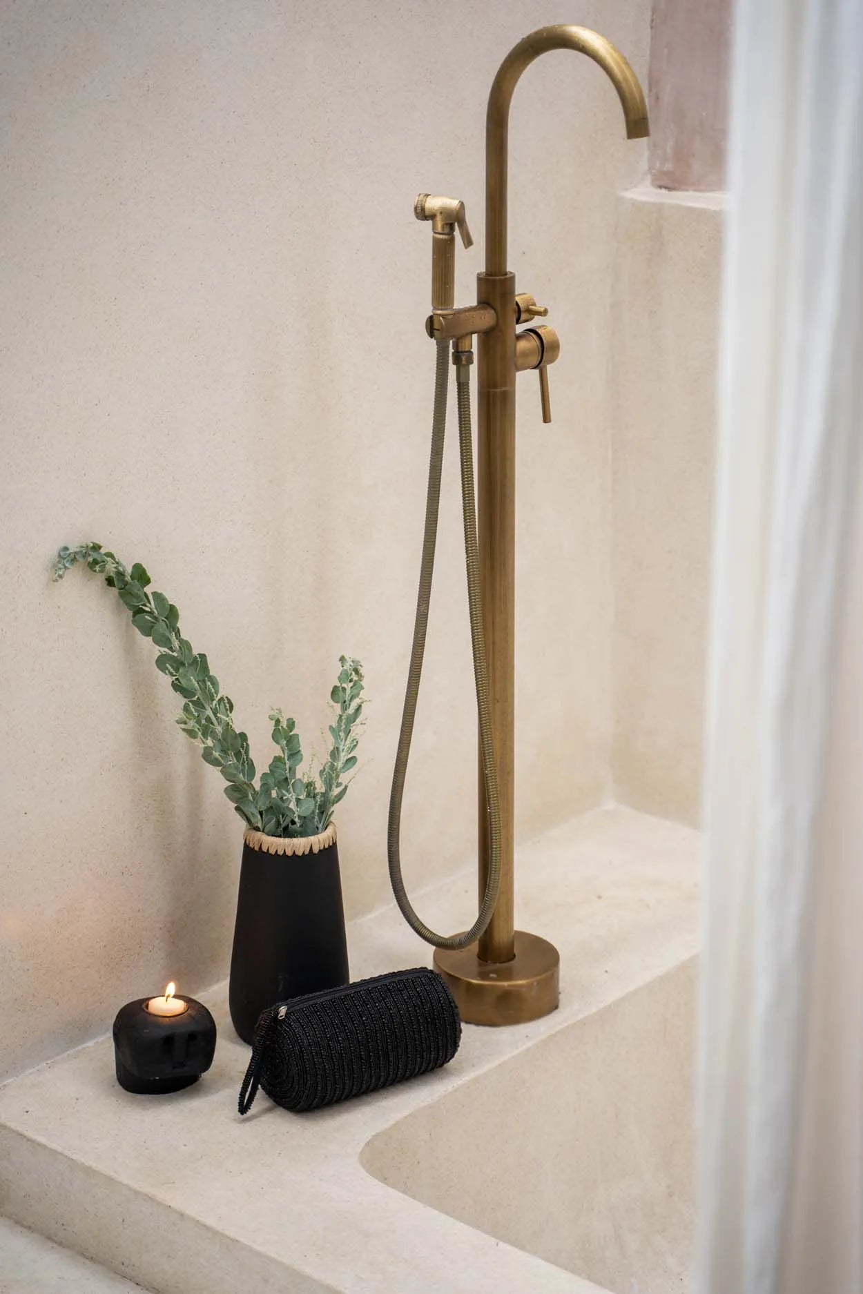 The Cunning Vase - Black Natural - S