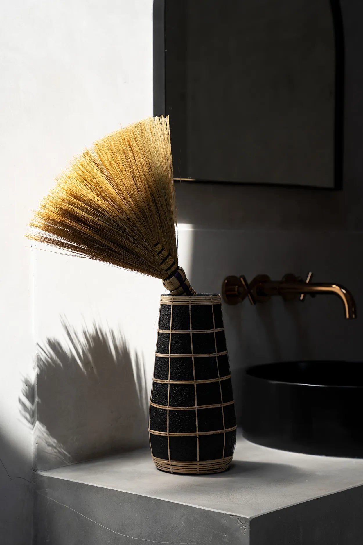 The cute vase - Black Natural - L