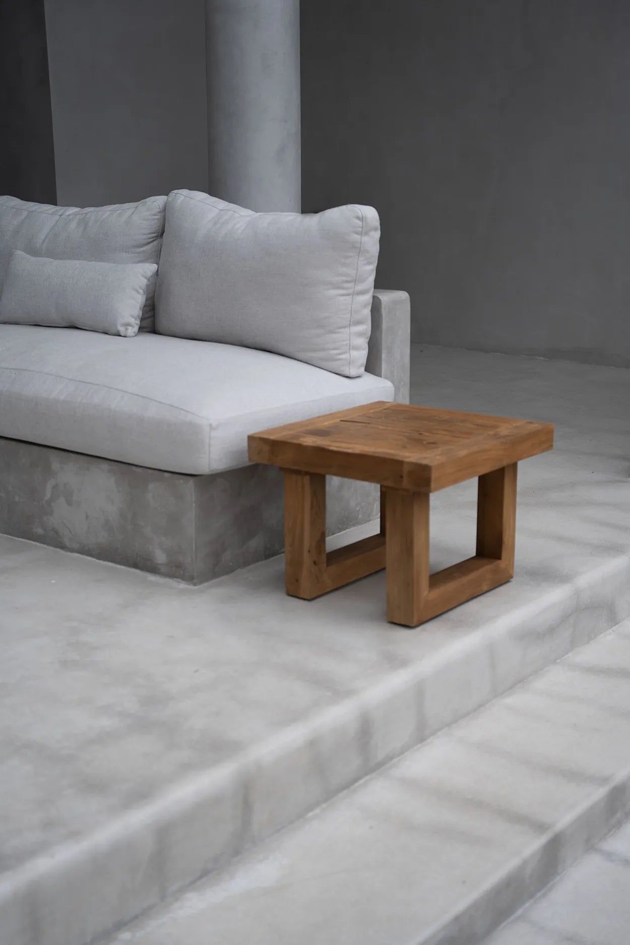 The recycled teak side table - Naturally