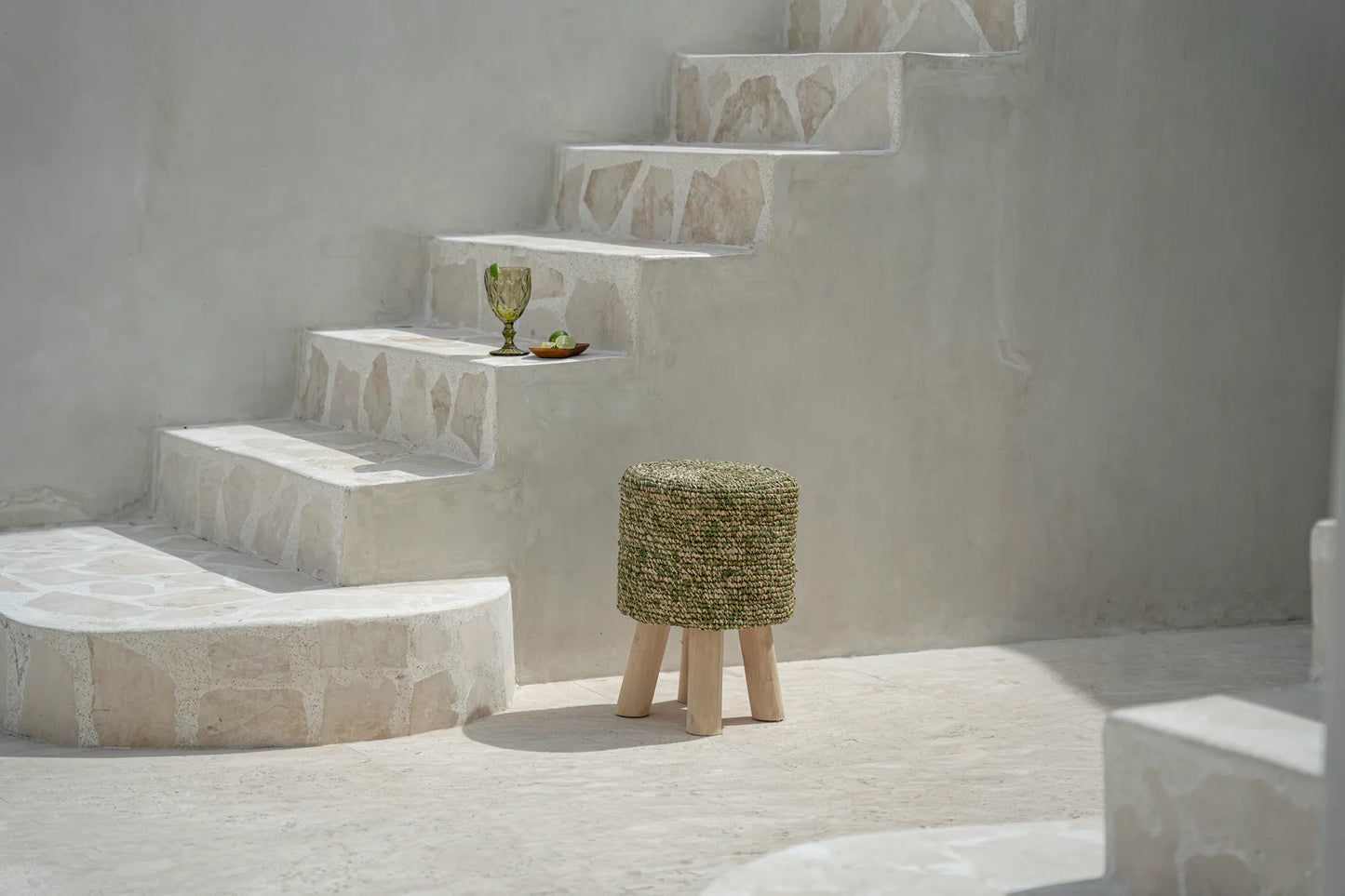 The Raffia woven stool - Jungle Green