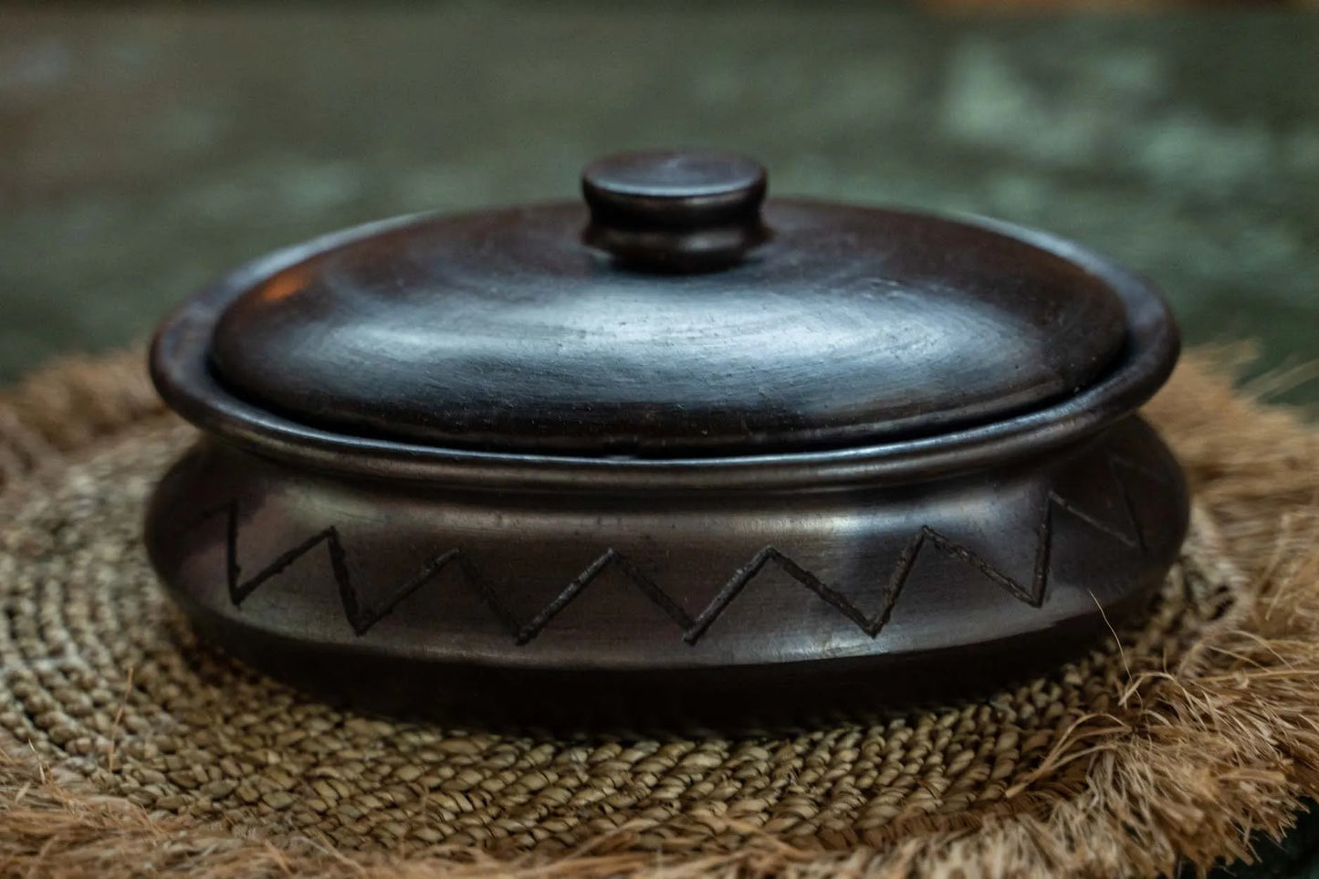 The Burnt Oval Pot with Pattern - Black