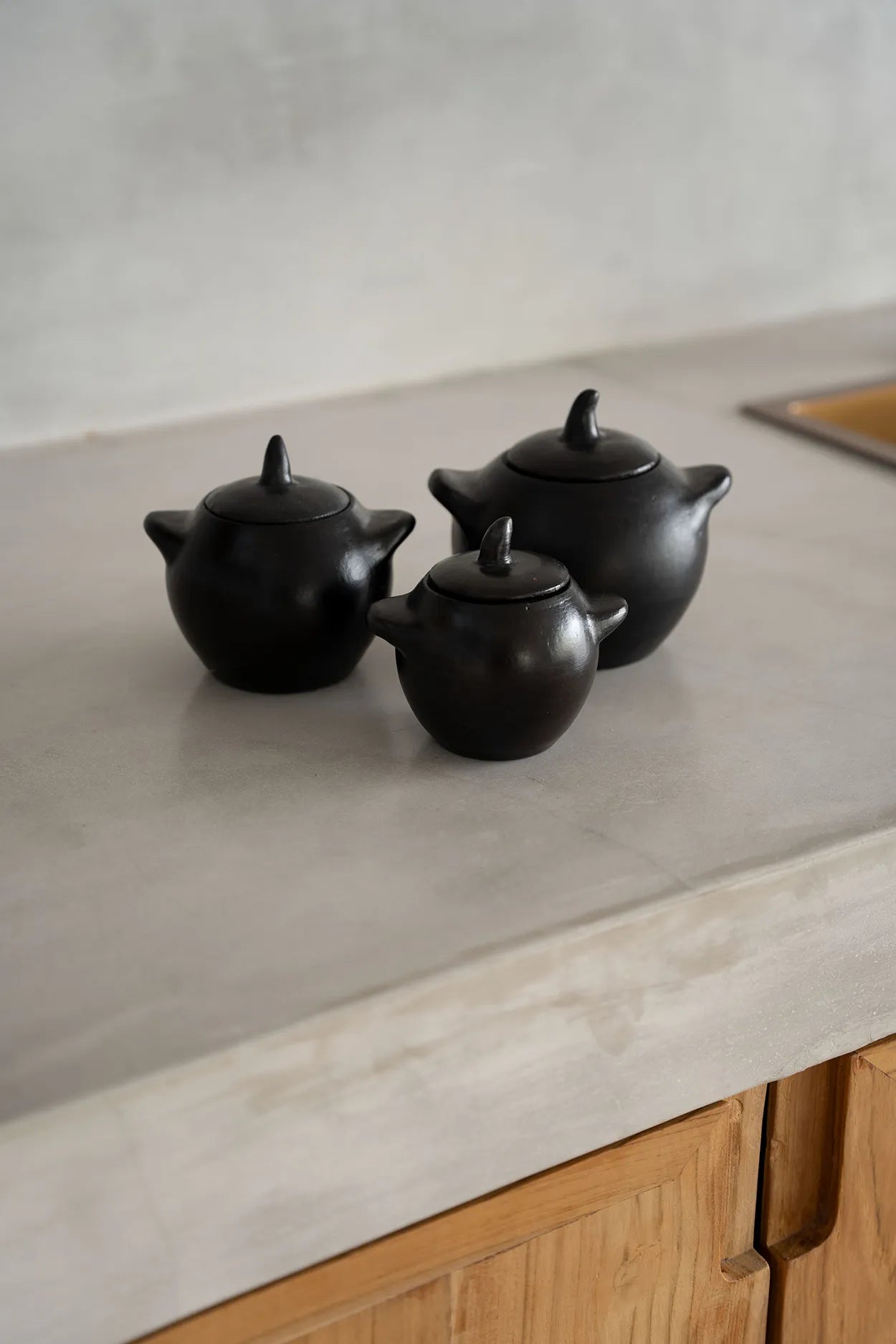 The Burnt Pot - M