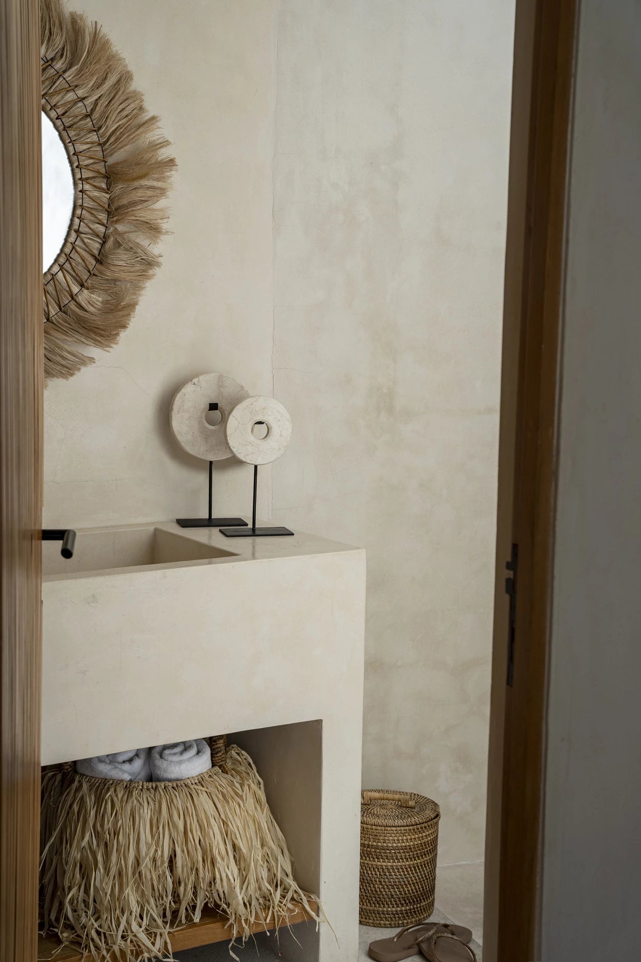 The marble disc on stand - White - M