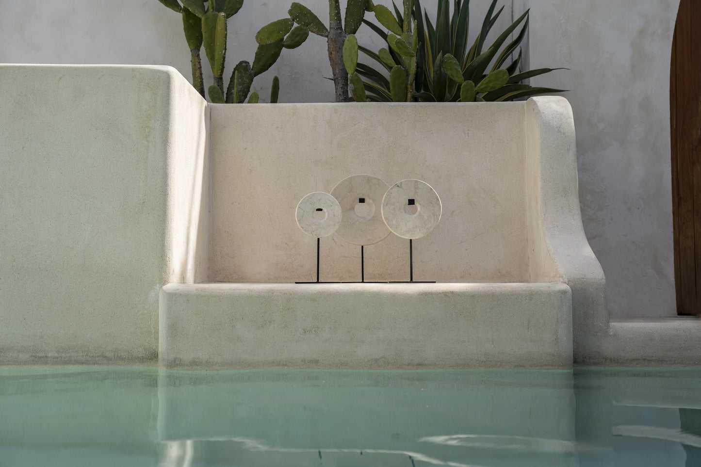 The marble disc on stand - White - L