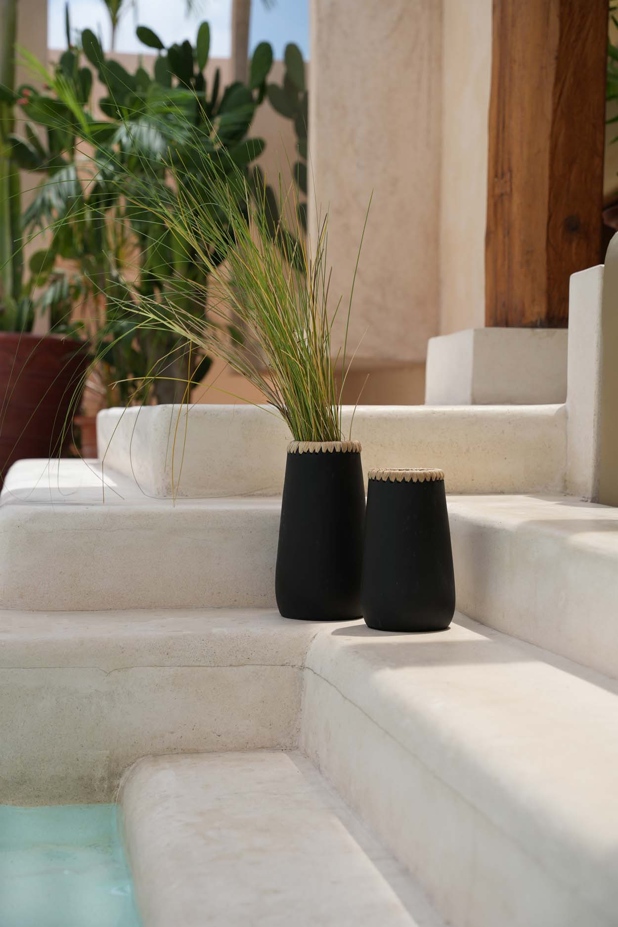 The Cunning Vase - Black Natural - S