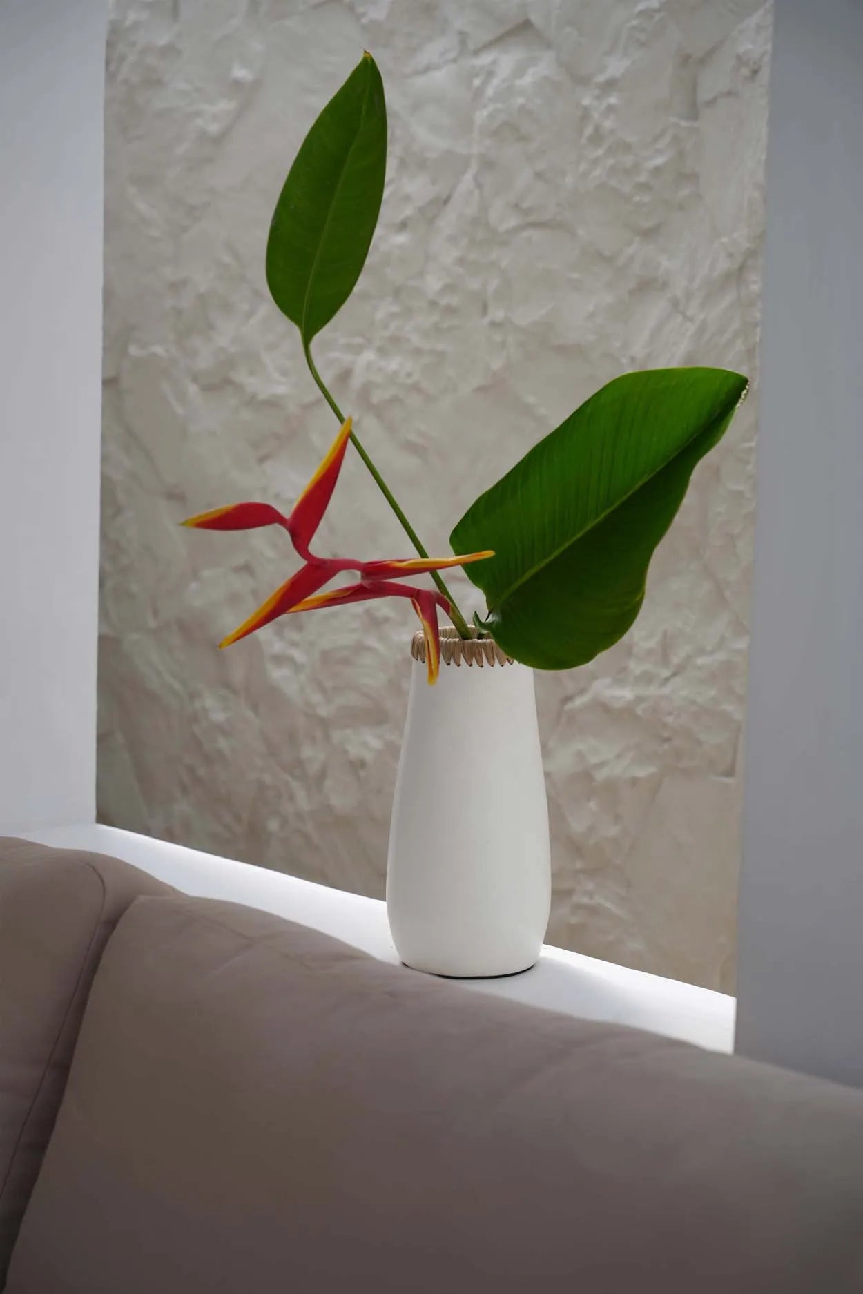 The Cunning Vase - White Natural - M