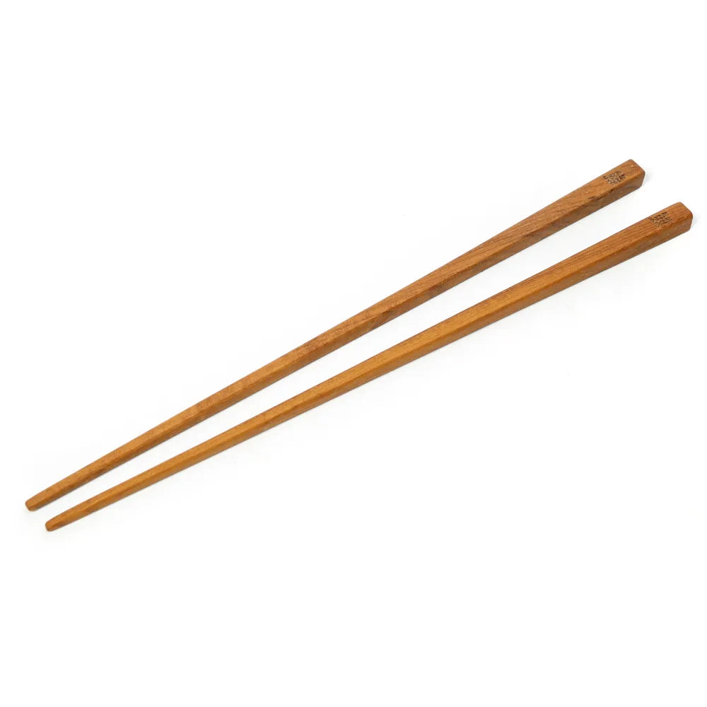 Les baguettes en racine de teck