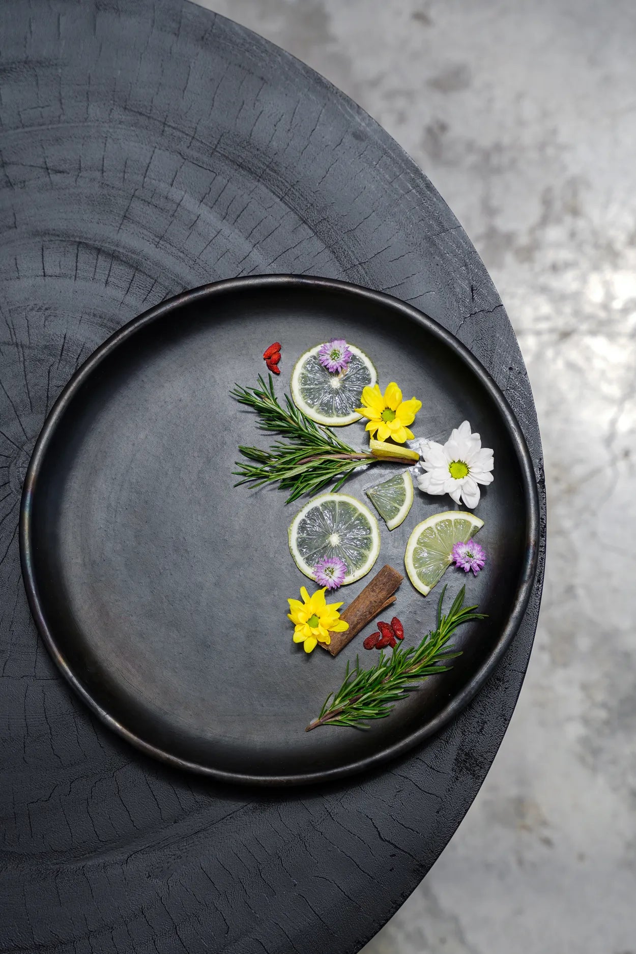 The Burnt Classic Plate - Black - L