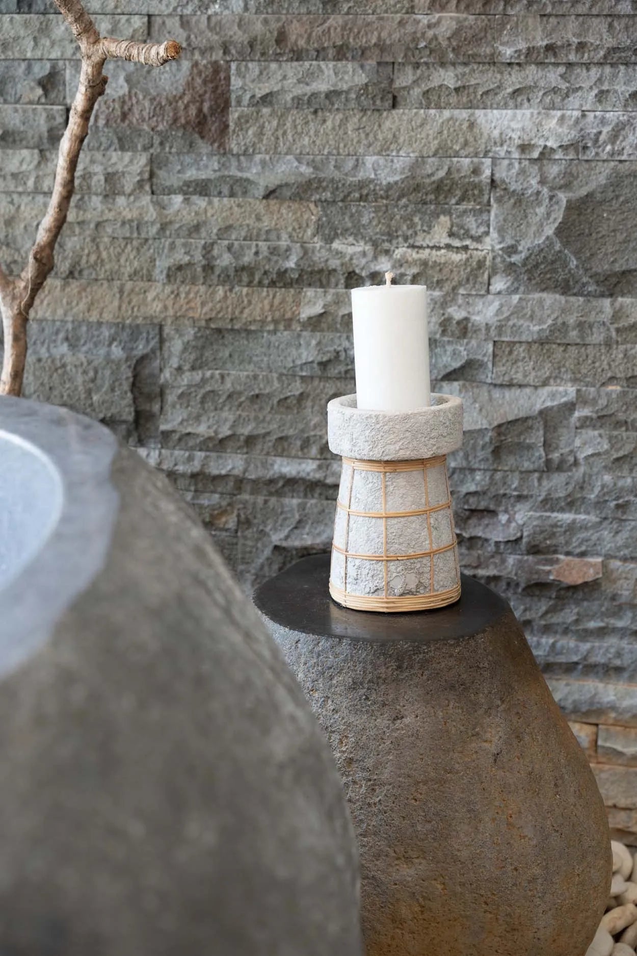 The serene candle holder - concrete of course - L
