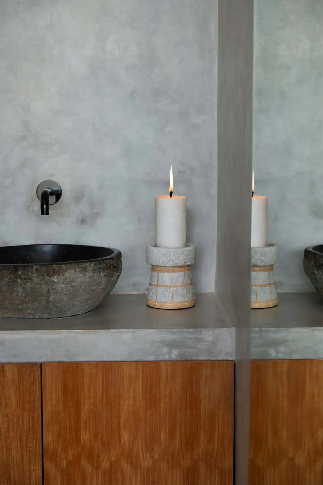 The serene candle holder - concrete of course - M