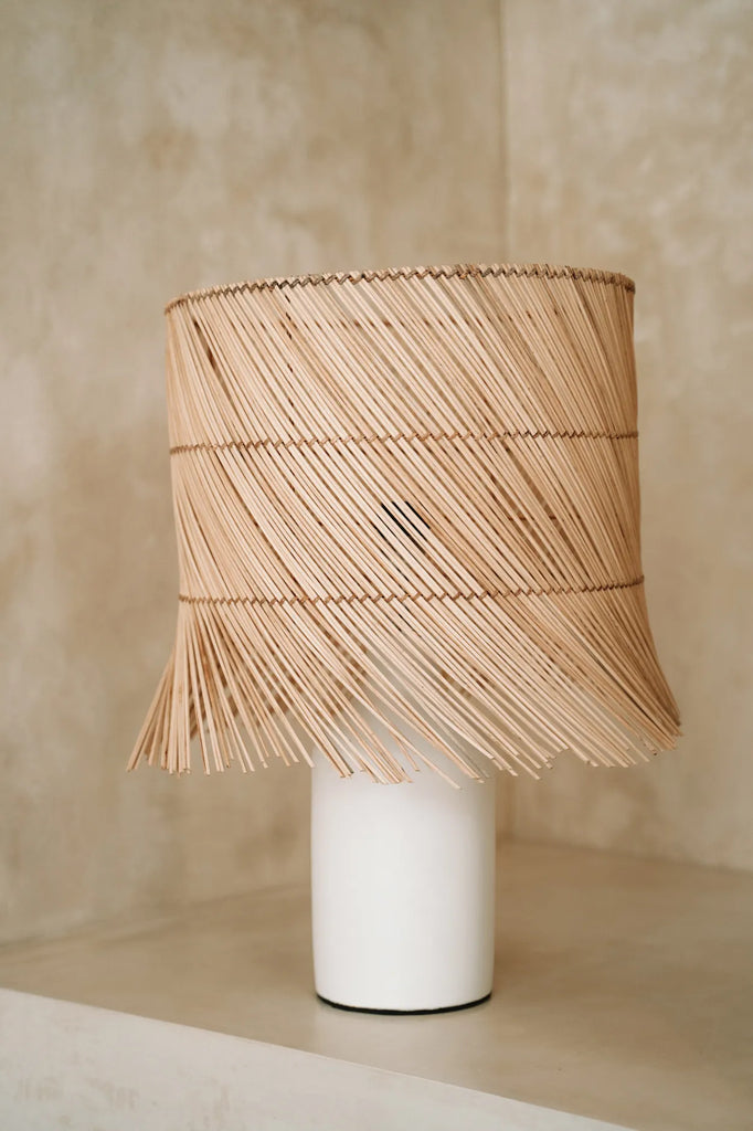 De Rotan Tafellamp - Wit Natuurlijk