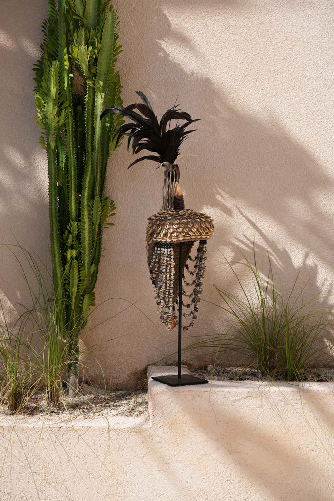 Le chapeau coquillage sur pied - Noir naturel
