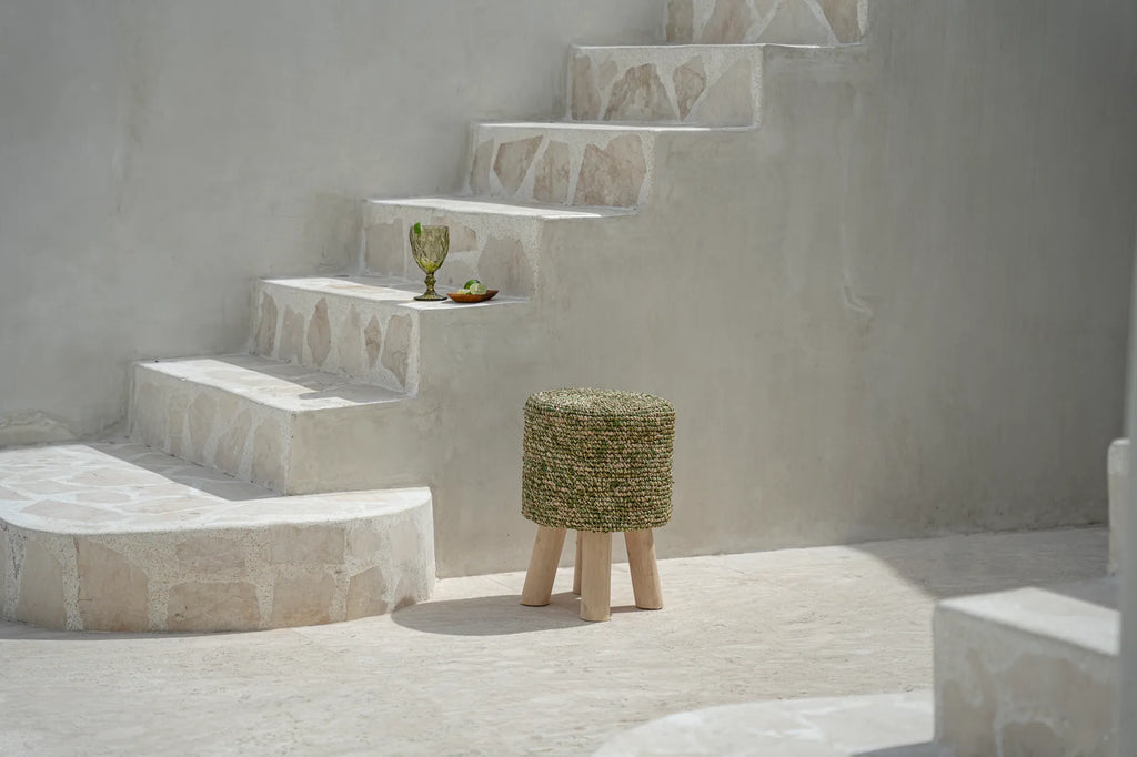 The Raffia woven stool - Jungle Green