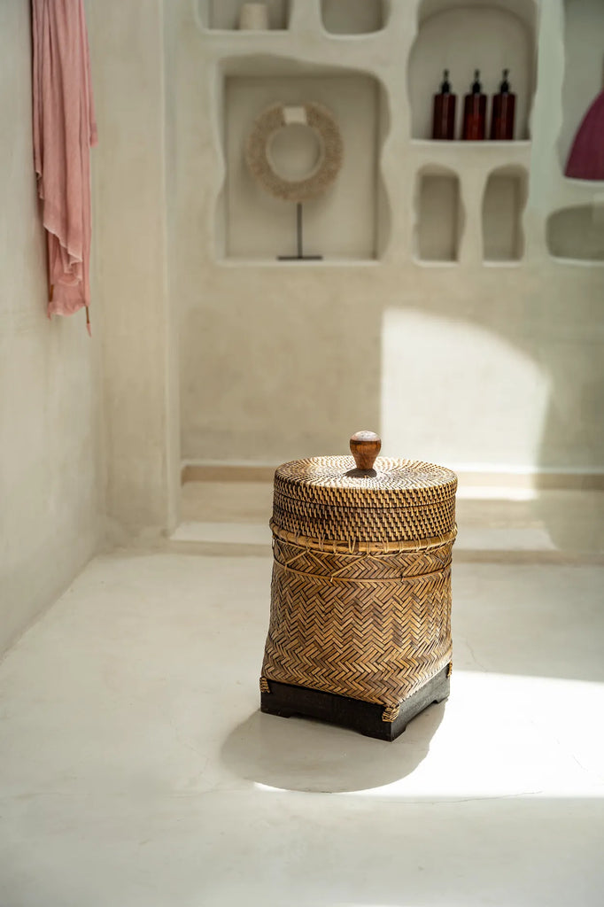 The bathroom trash bin basket - natural brown