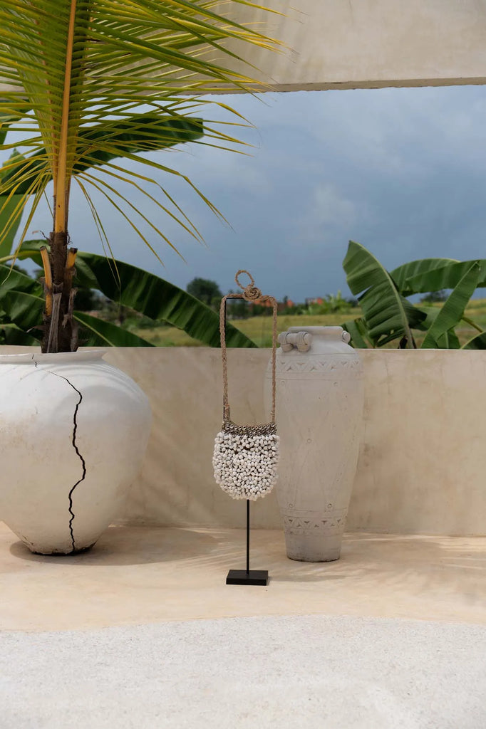 The Shell Wallet White at Stand_40