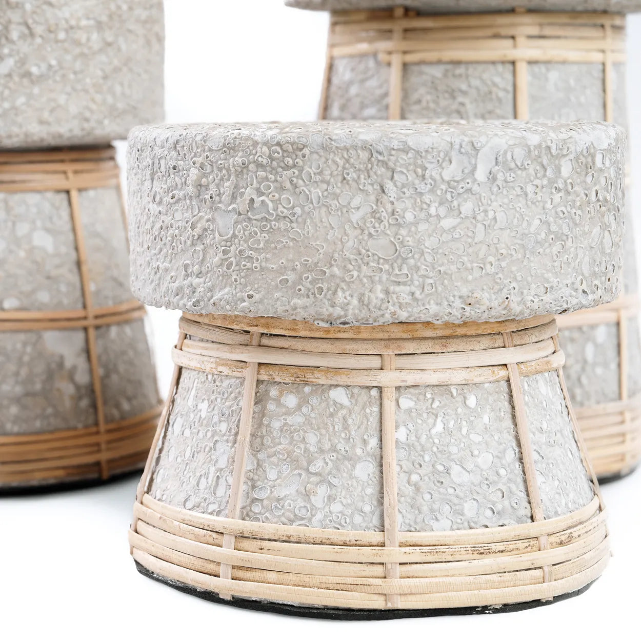 The serene candle holder - concrete of course - L