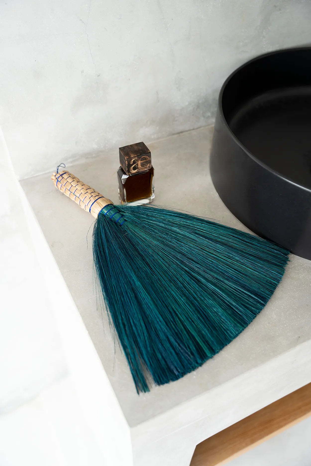 The Broom - Turquoise