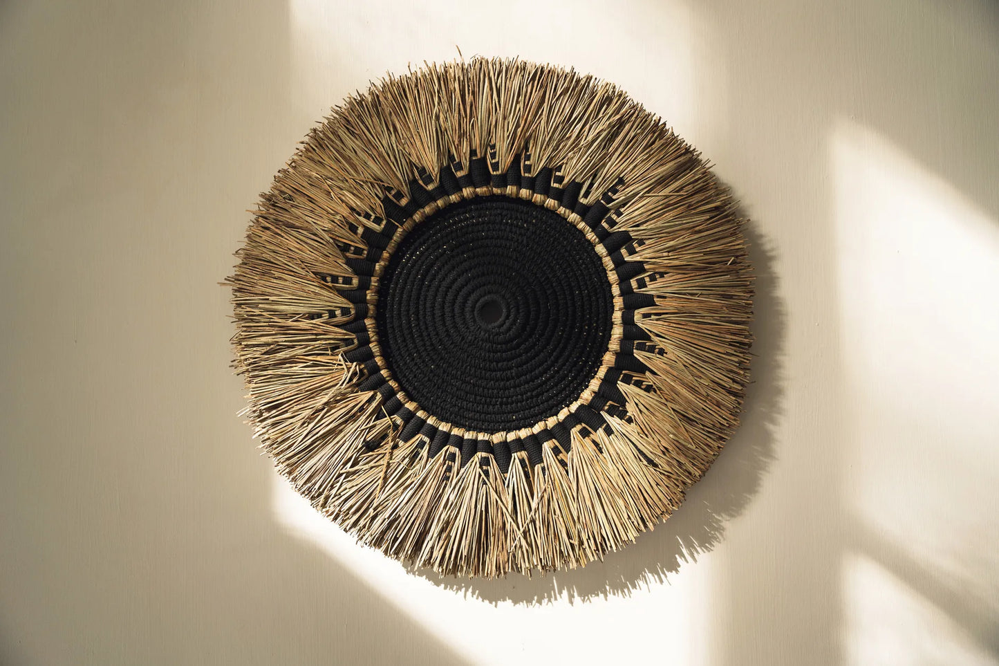 De Raffia Macramé Wanddecoratie - Zwart Natuurlijk