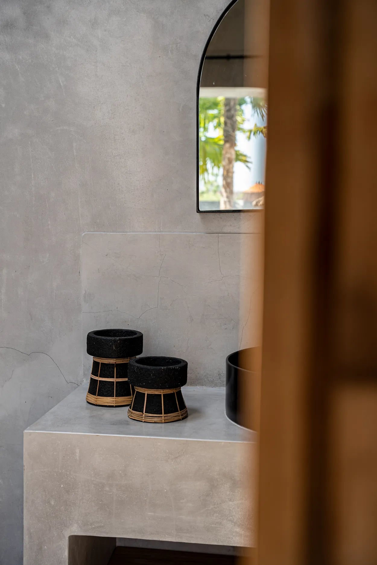 The serene candle holder - black natural - M
