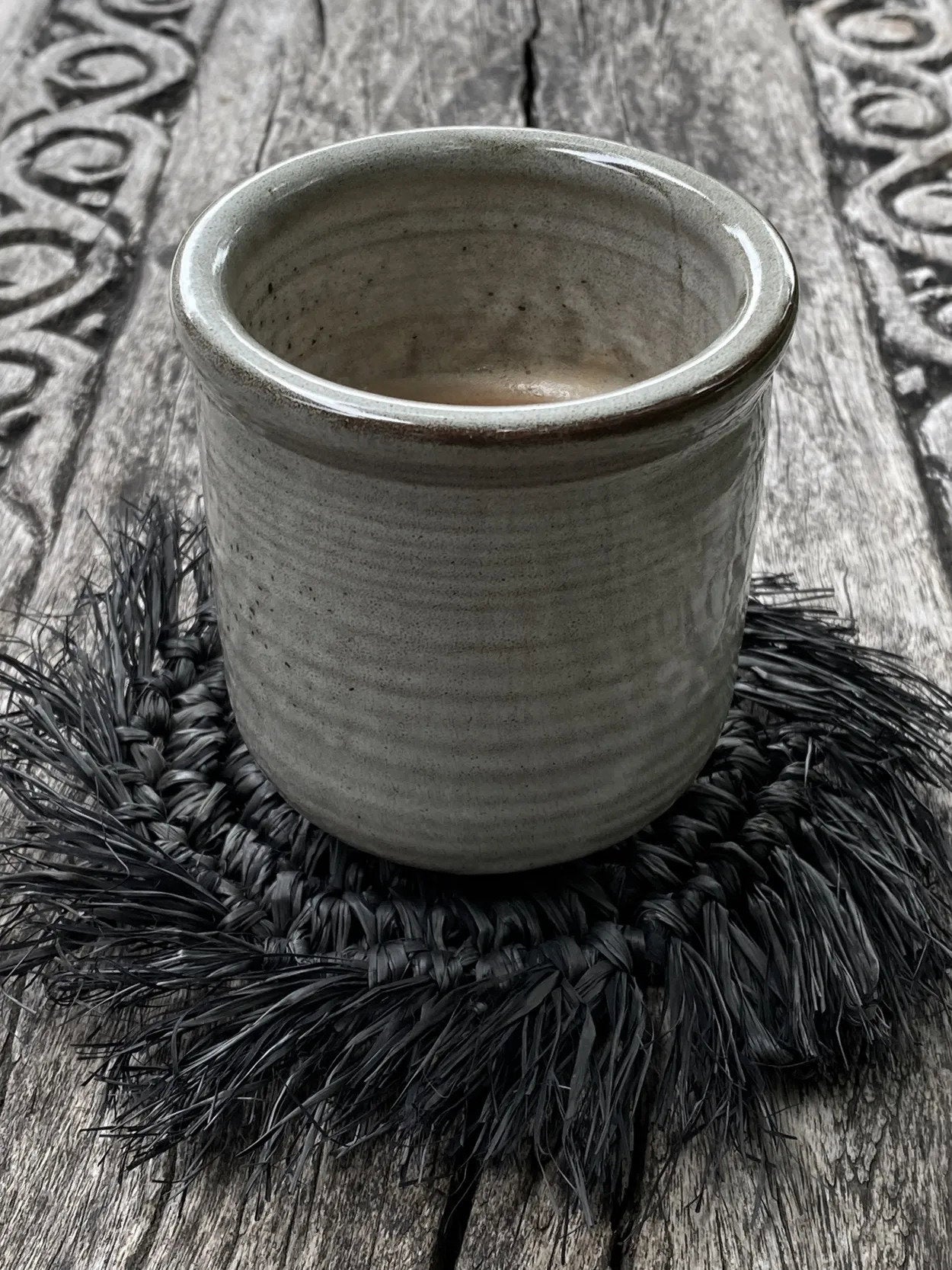 Dessous de verre en raphia à franges - Noir, lot de 4 pièces