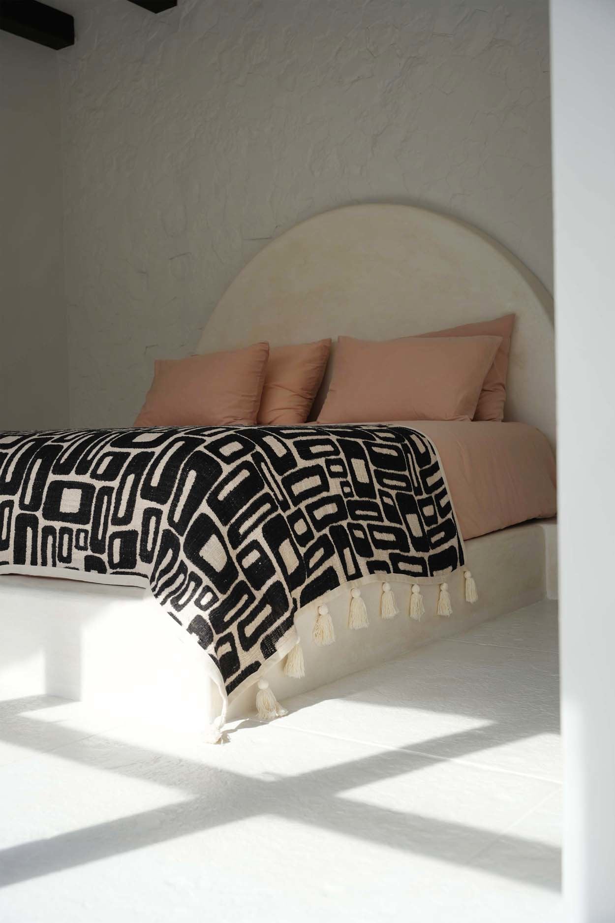 The Aztec Bedspread - Natural Black