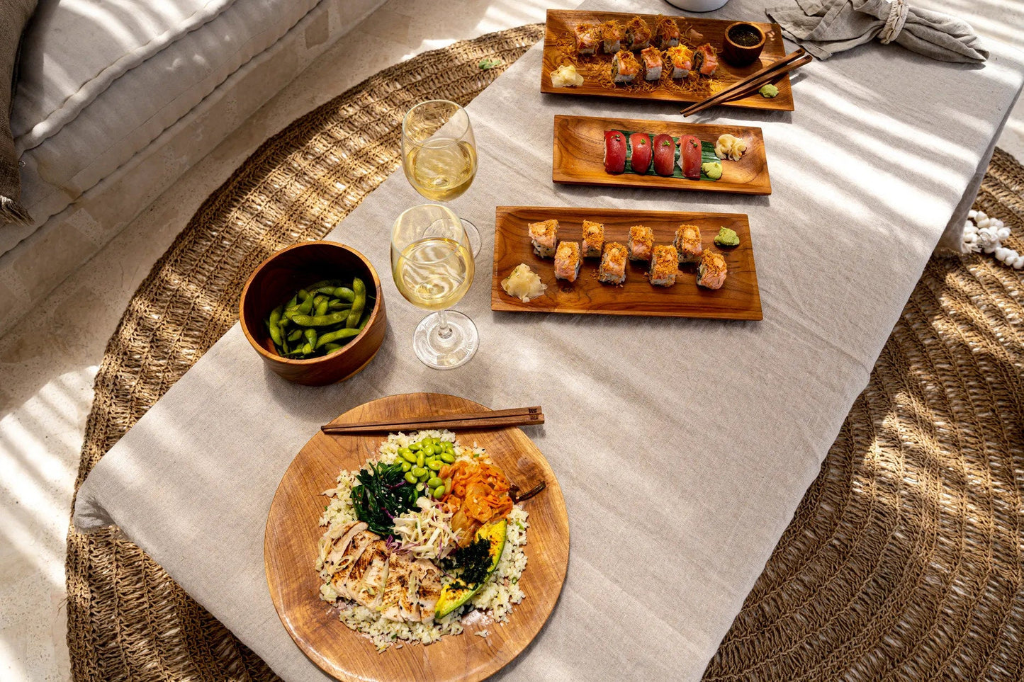 L'assiette à sushi en racine de teck - M