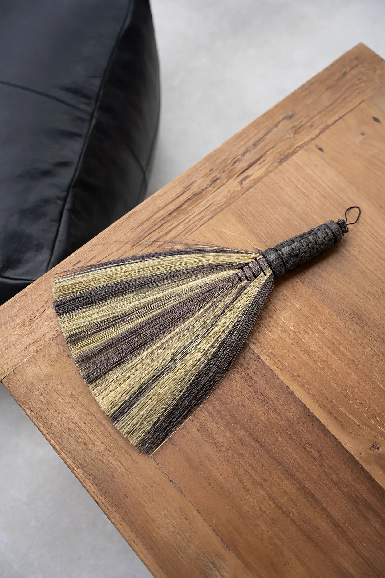 The Broom - Black Natural