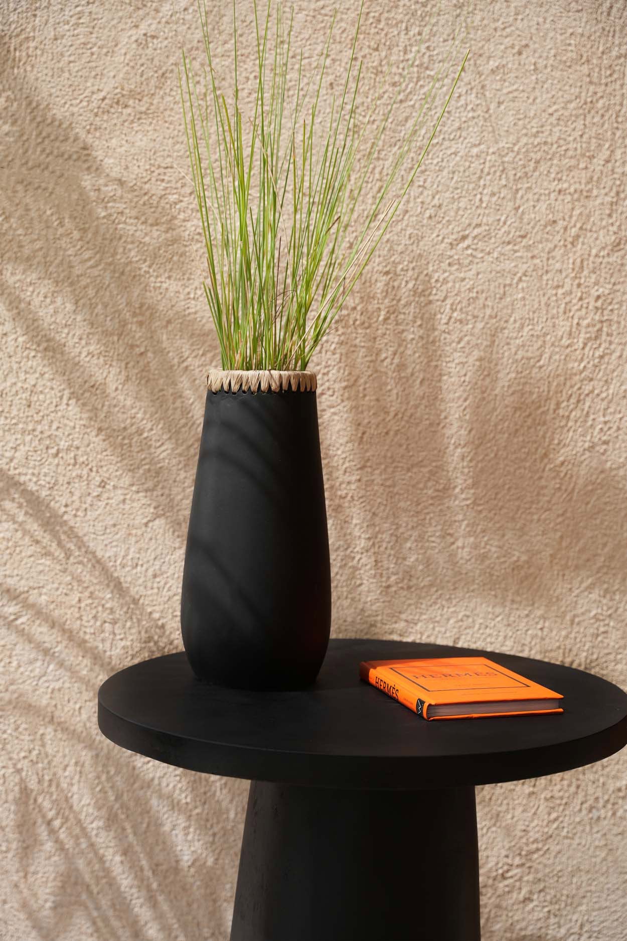 The Cunning Vase - Black Natural - L