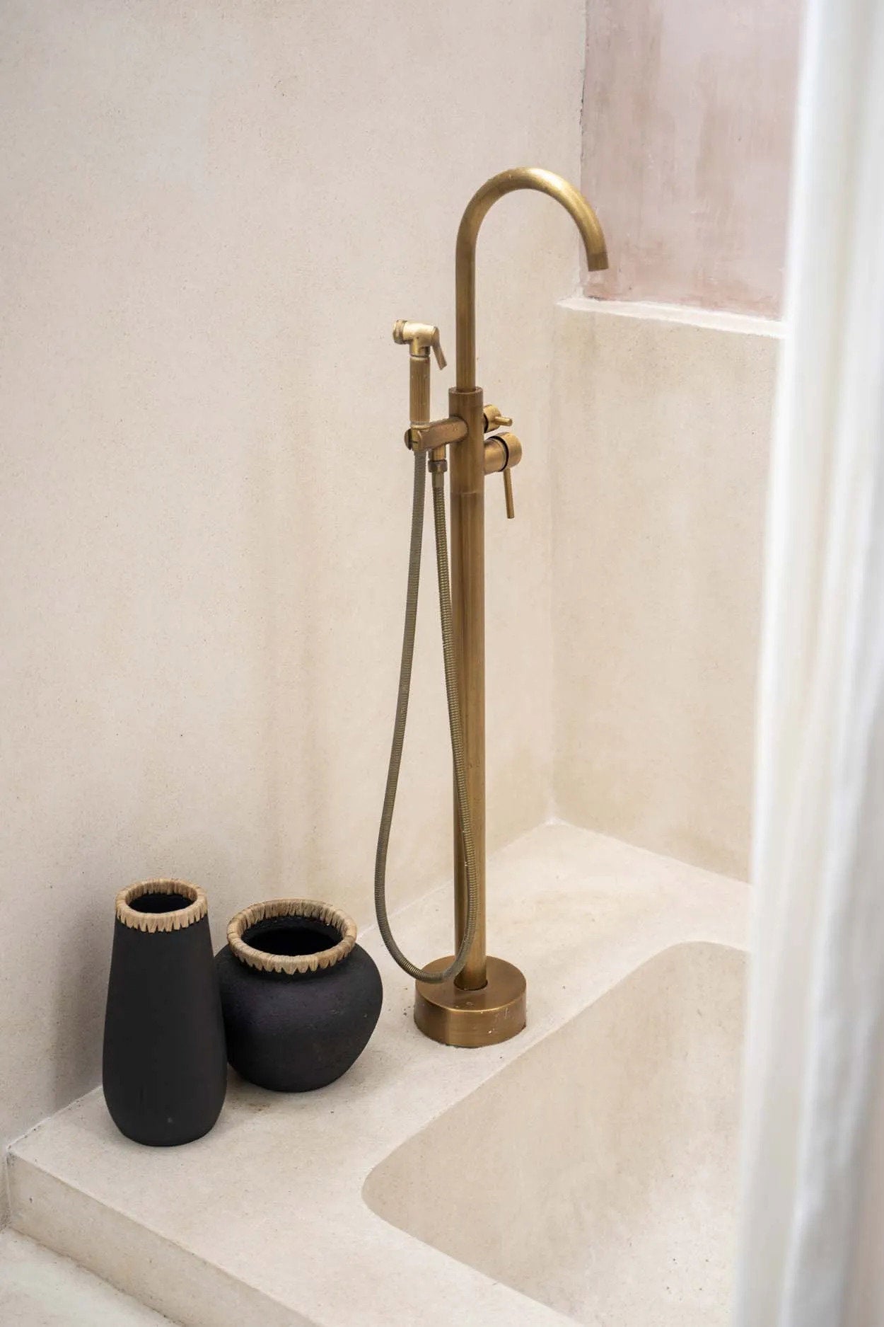 The Cunning Vase - Black Natural - L