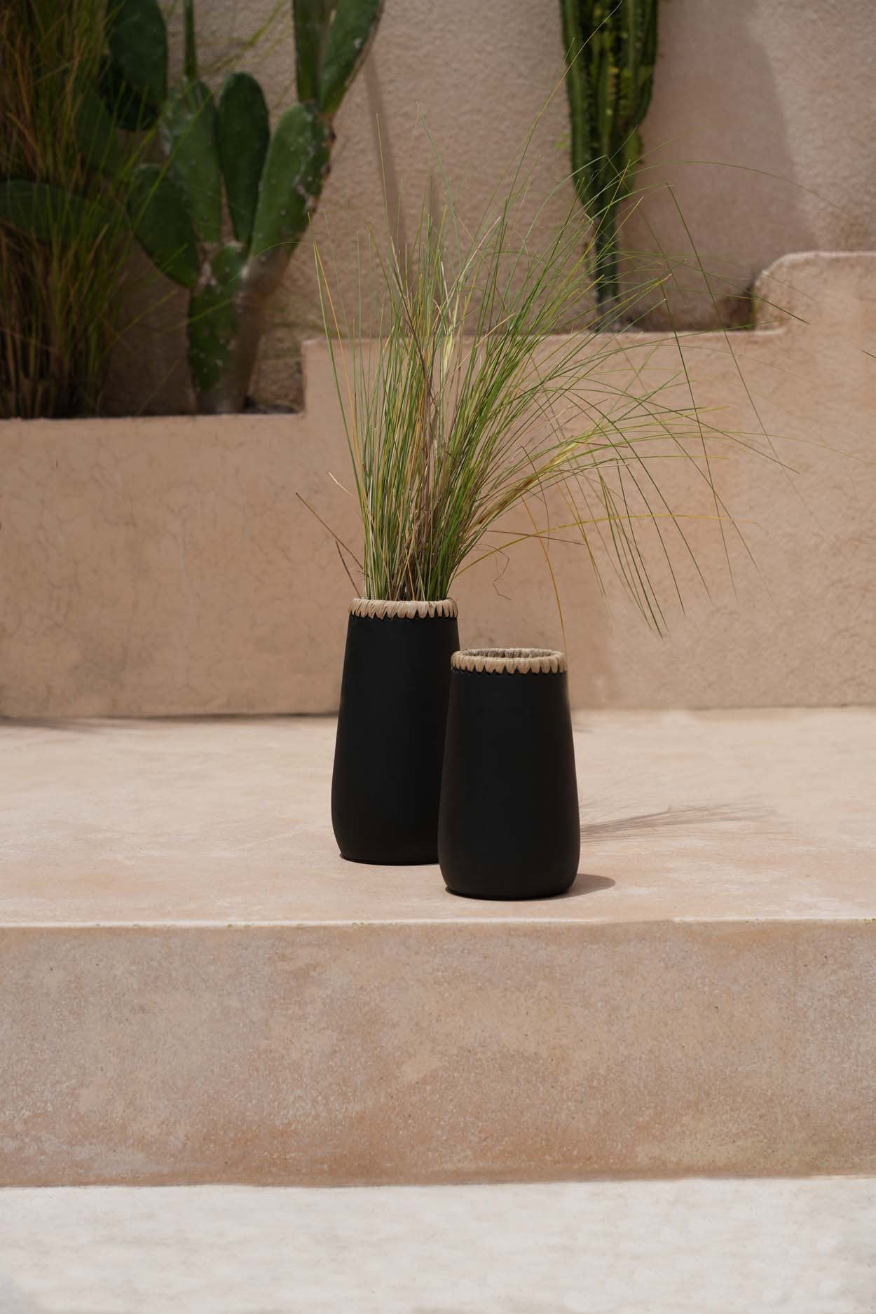 The Cunning Vase - Black Natural - S