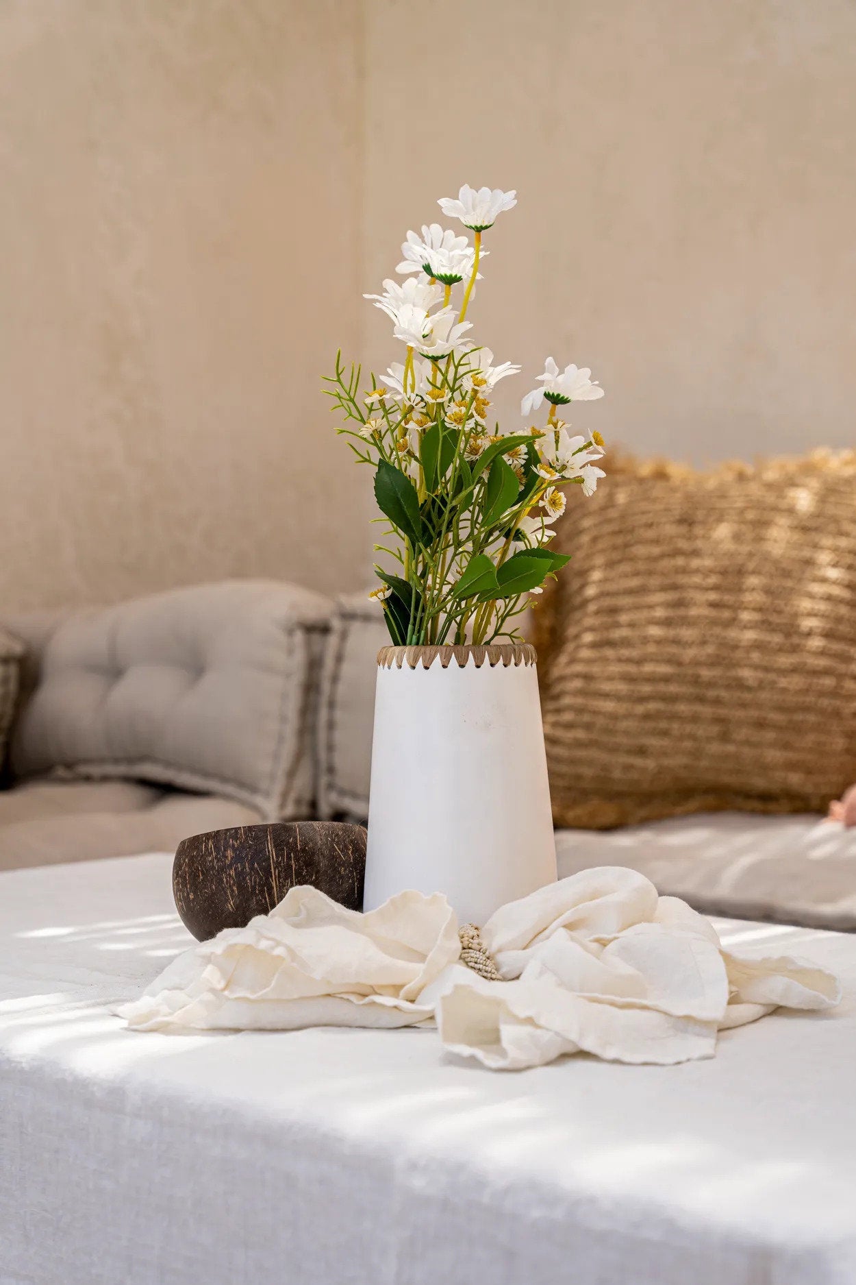 The Cunning Vase - White Natural - M