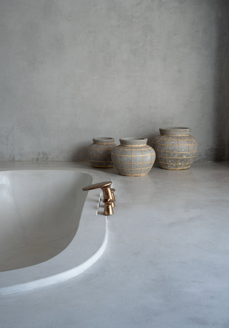 The Belly Vase - Concrete Naturally - M