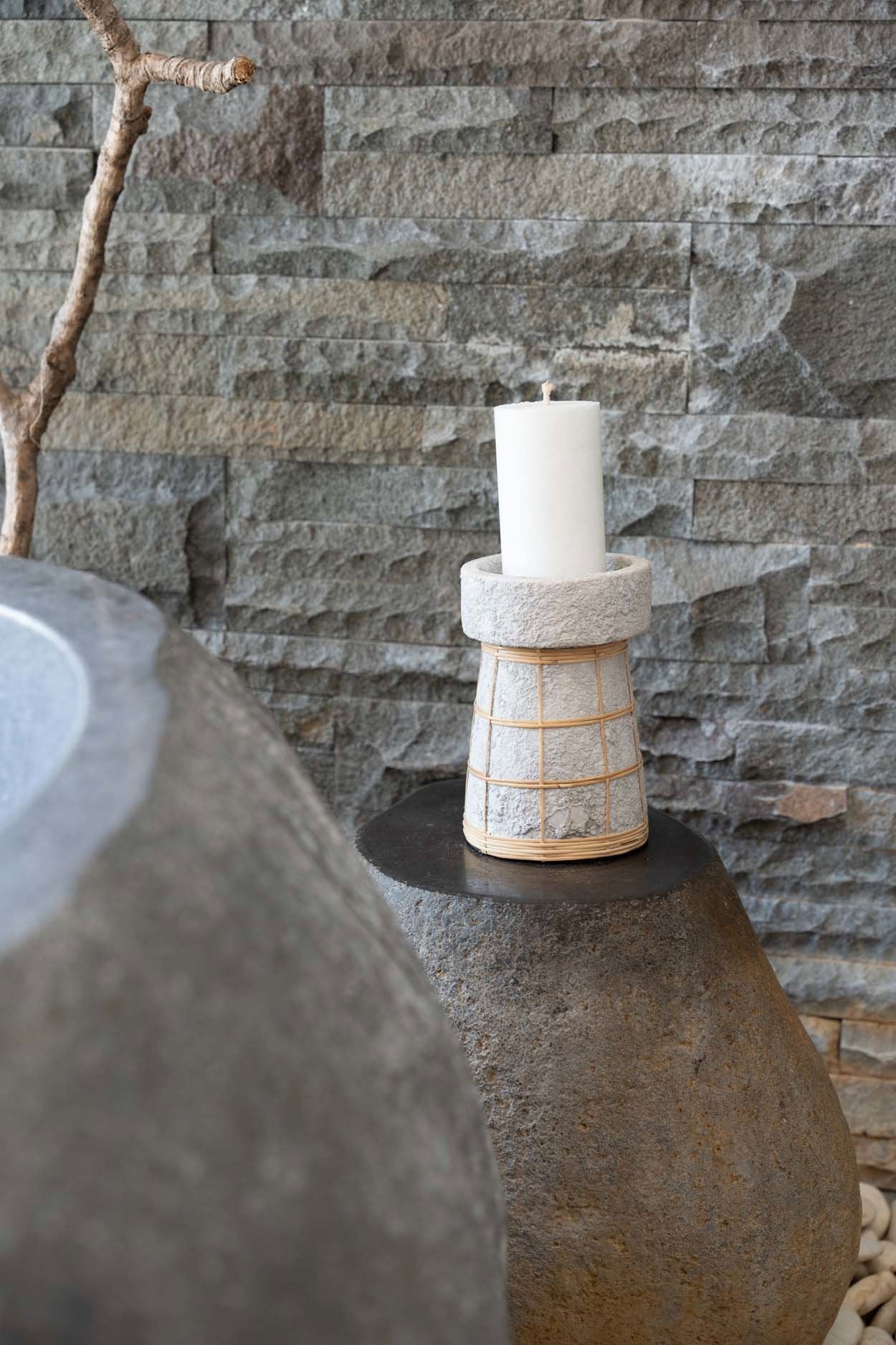 The serene candle holder - concrete of course - L