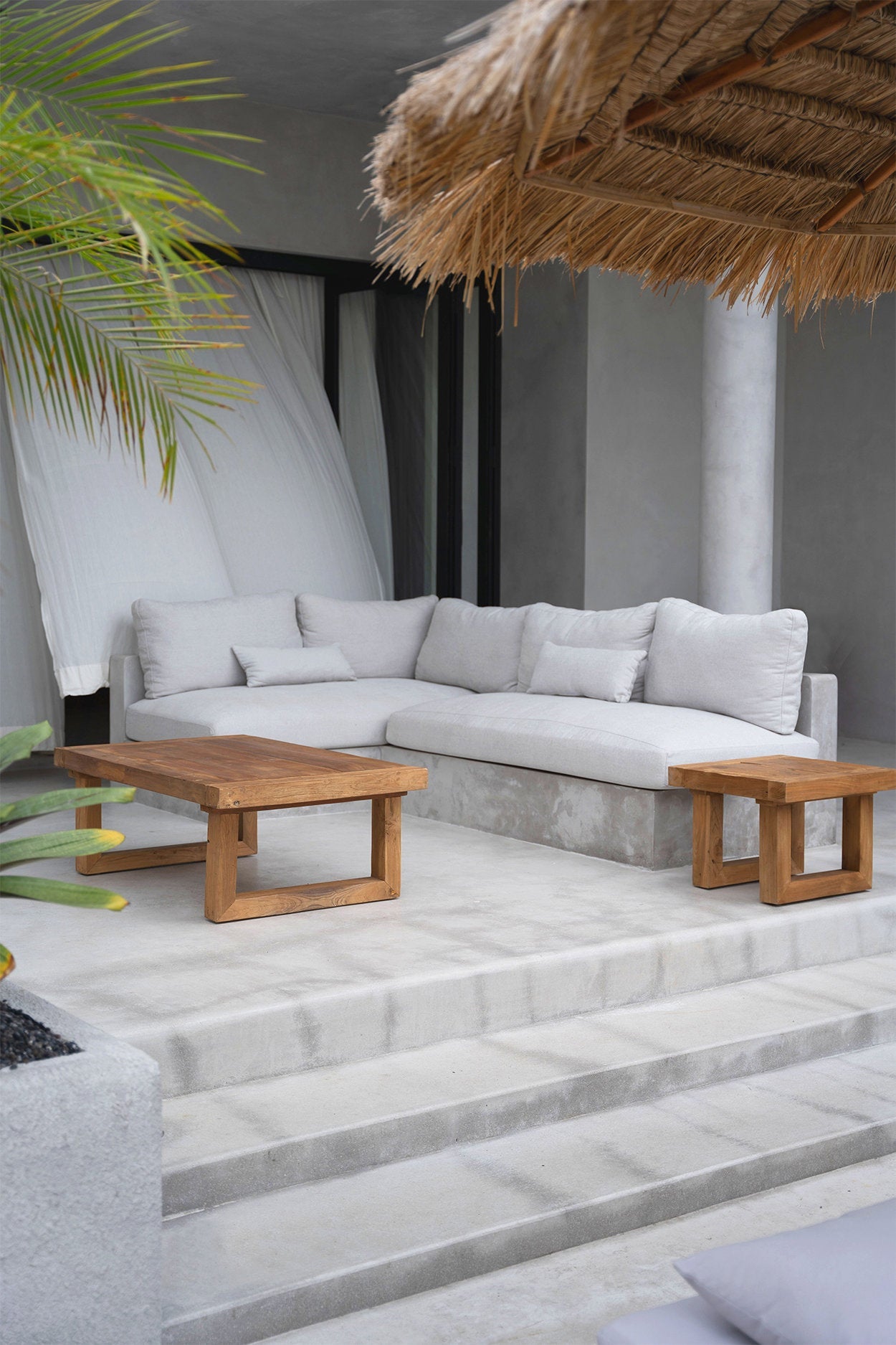The recycled teak side table - Naturally