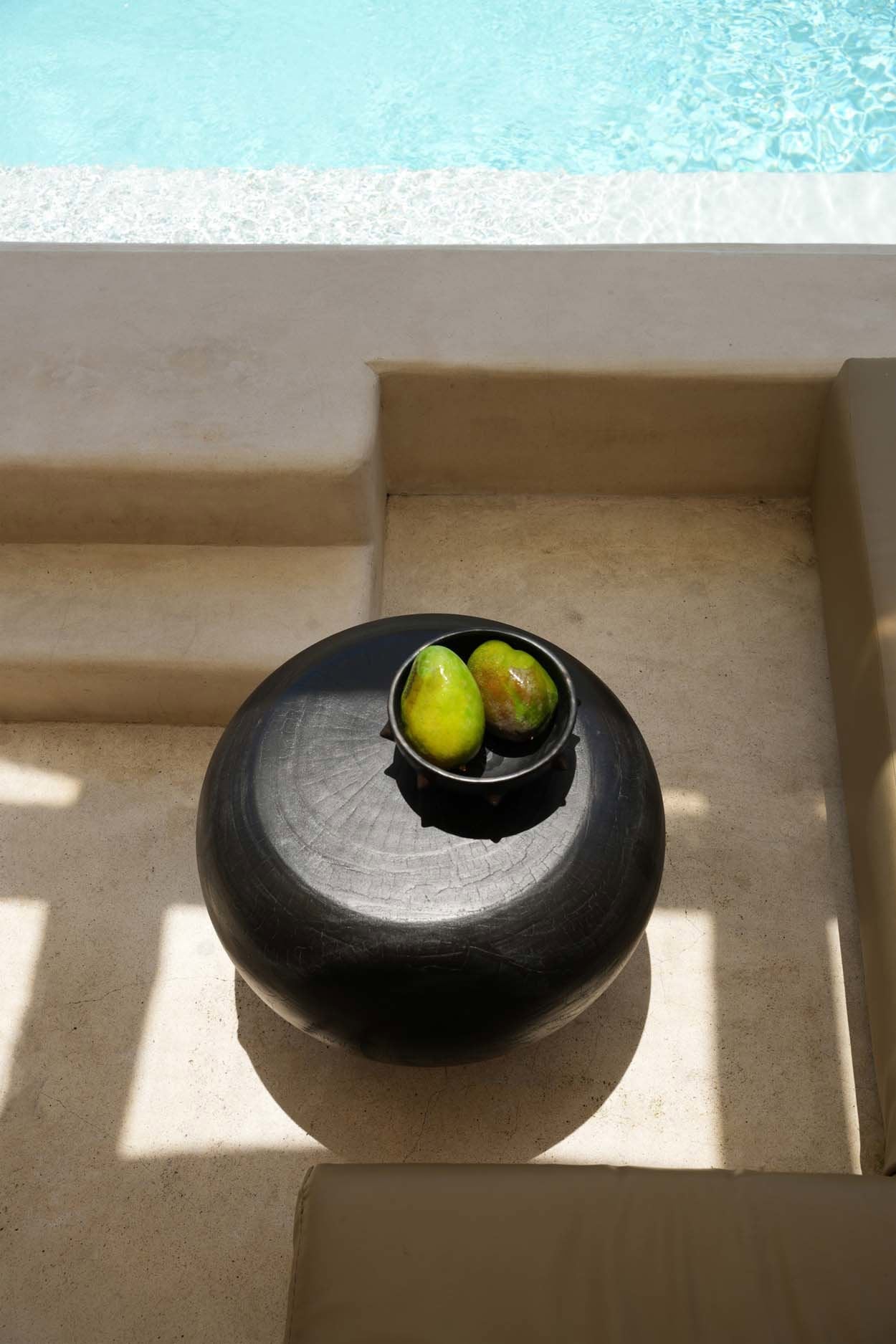The Tutup coffee table - Black