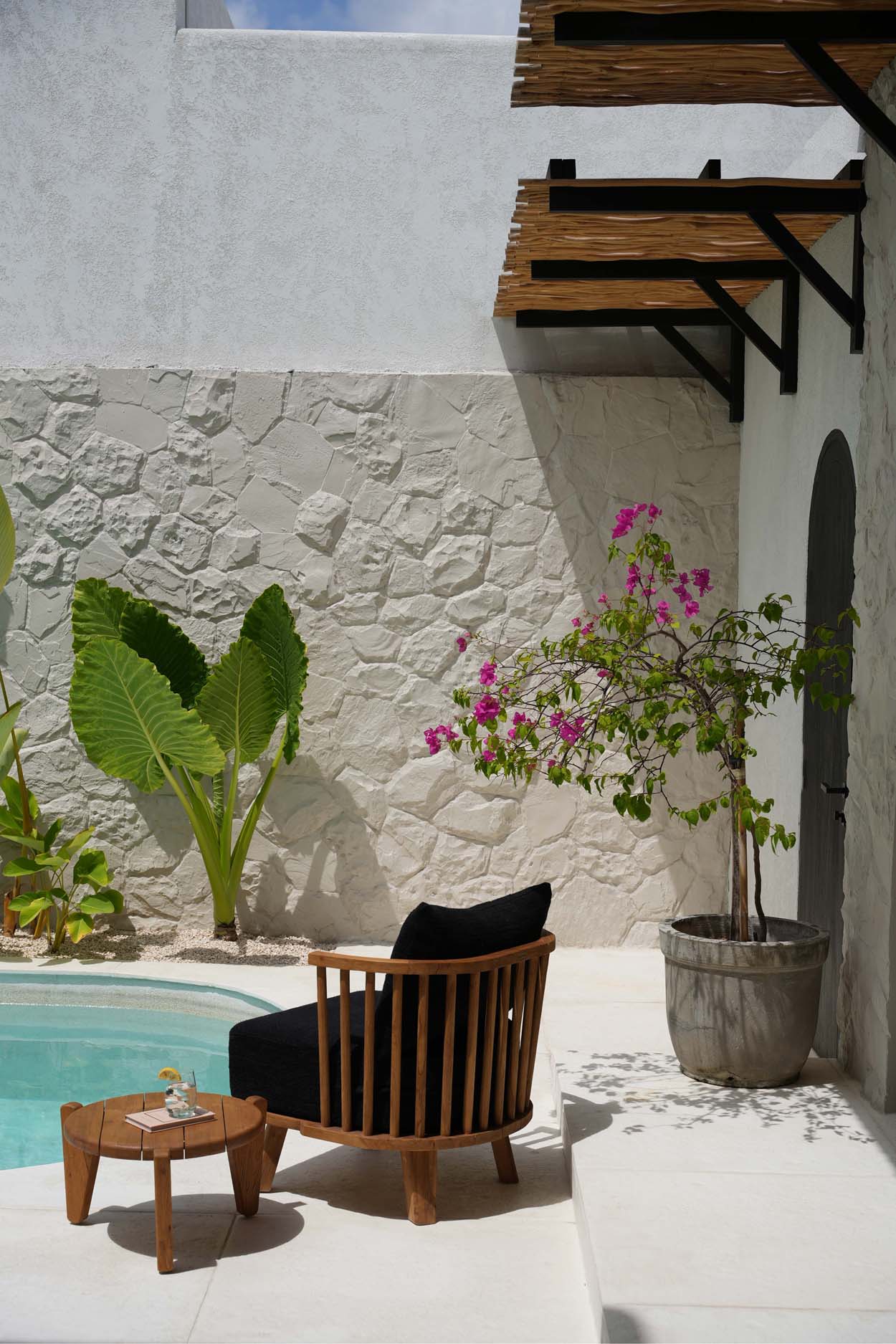 The Malawi Single Seater - Natural Black