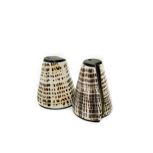 The Salt &amp; Pepper Shaker - Set of 2
