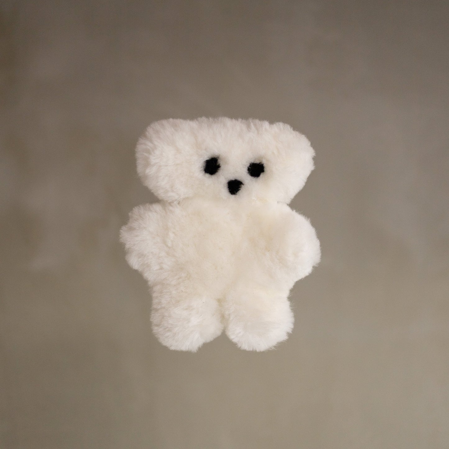 Klein Buurtje Beer - Merino Schapenvacht Knuffel Off-White