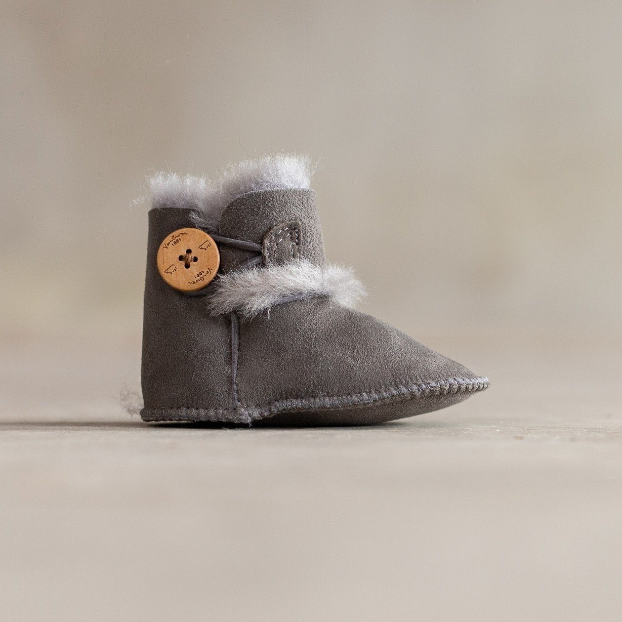 Lamsvel Davin Babysloffen - Grijs - Maat 20/21