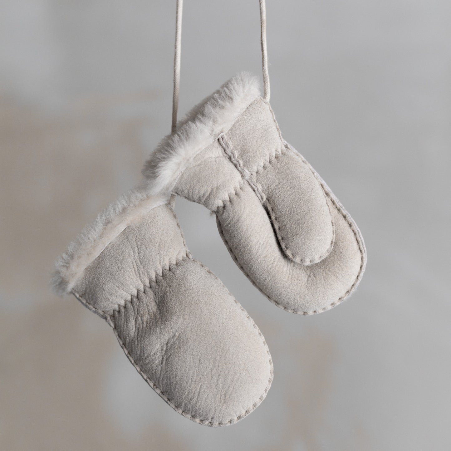 Lamsvacht baby- en kinderwantjes met duim - Wit 4/6 jaar