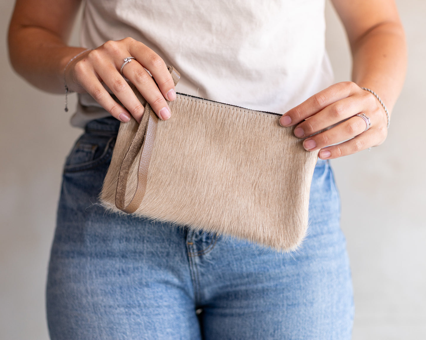 Koeienhuid clutch - Champagne