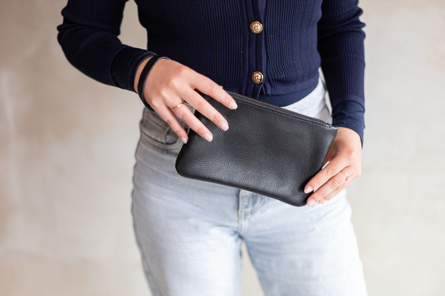 Clutch van koeienhuid - zwart leer