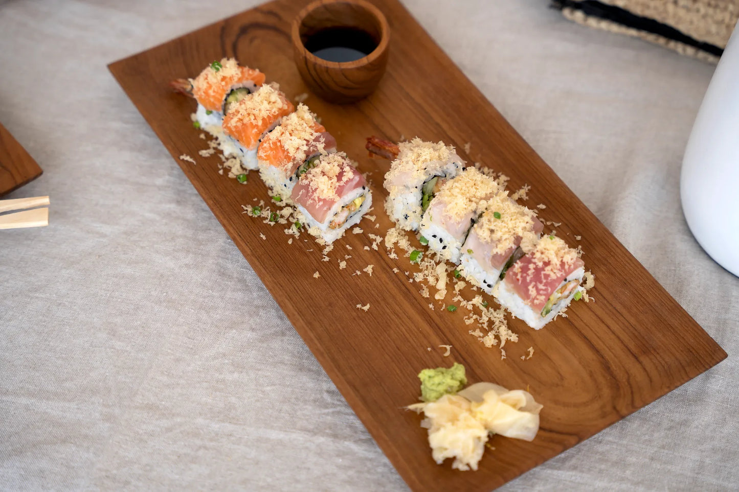 L'assiette à sushi en racine de teck - L