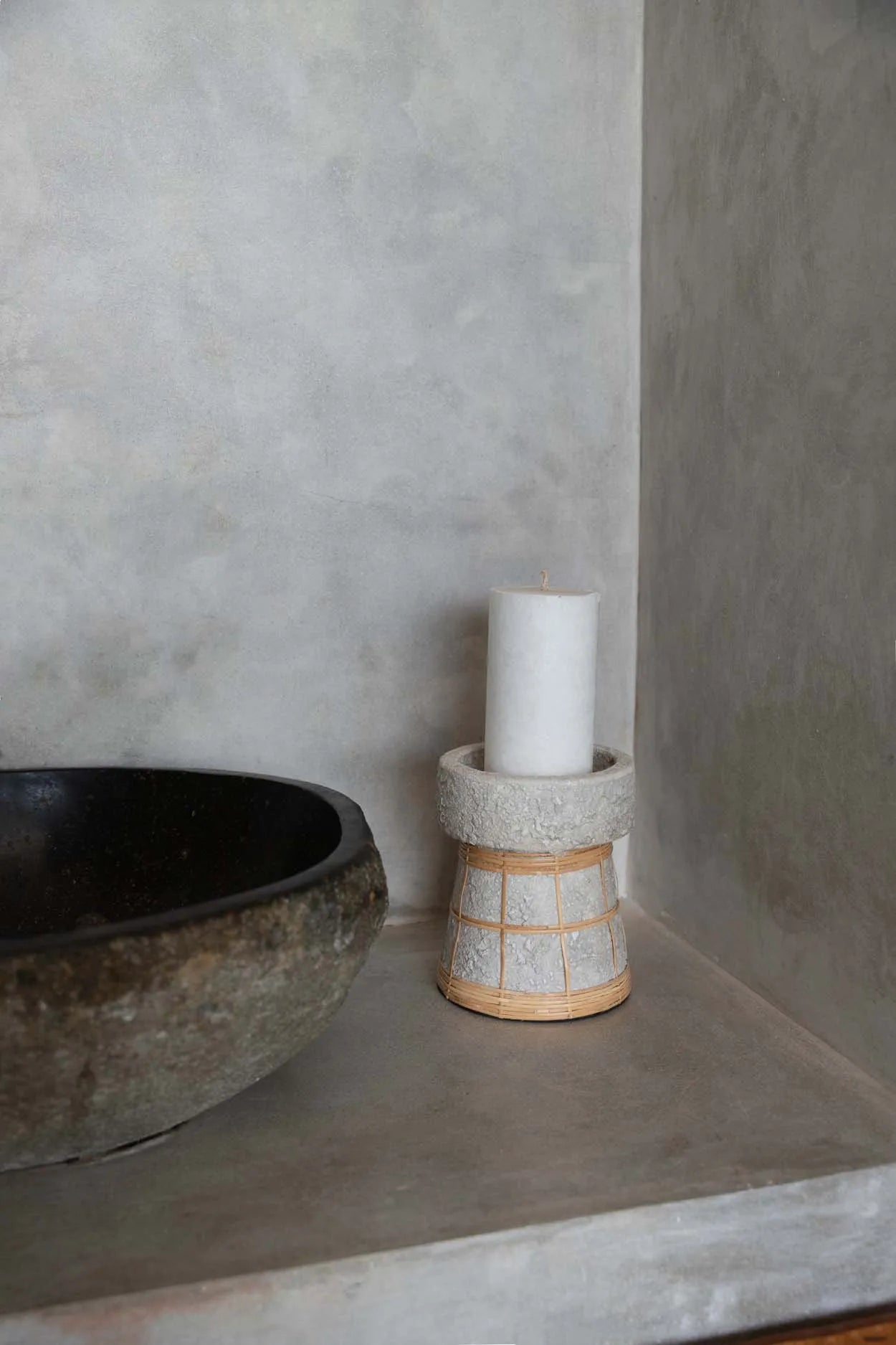 The serene candle holder - concrete of course - L