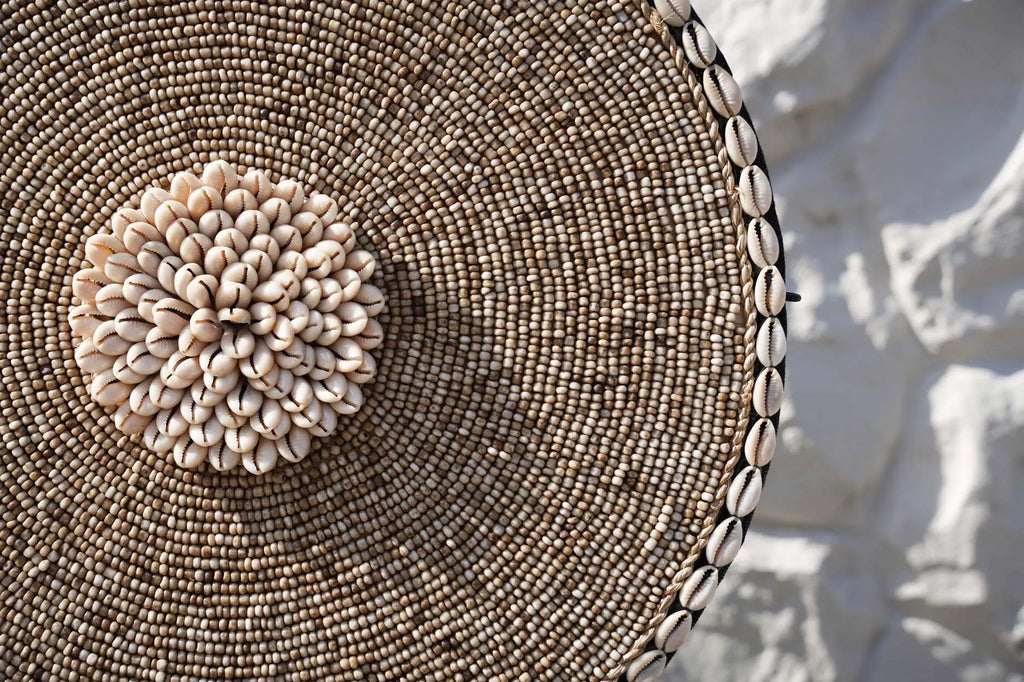 The Shell Guadeloupe on Stand - Natural White