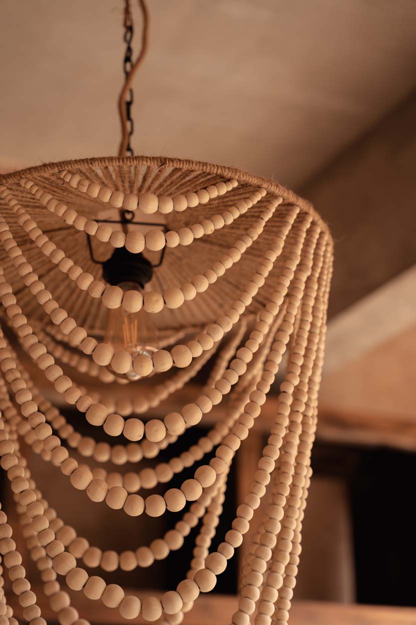De kroonluchter met houten kralen - naturel - L