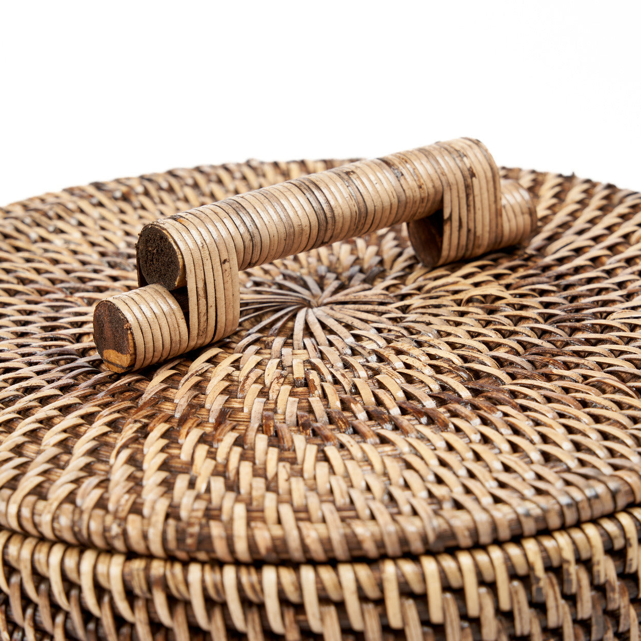 De lage rotanmand - naturel bruin