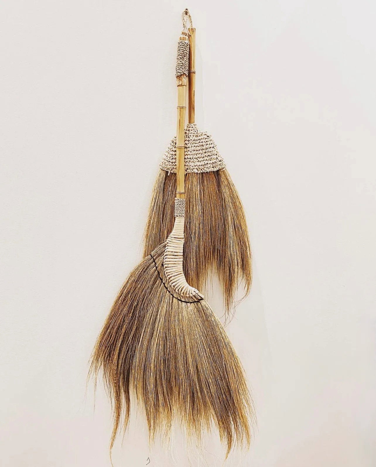 De raffia bezem - naturel